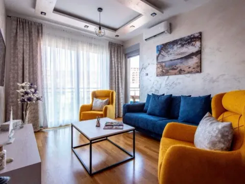 Izdavanje, jednosoban stan, 48m², Bečići, Budva