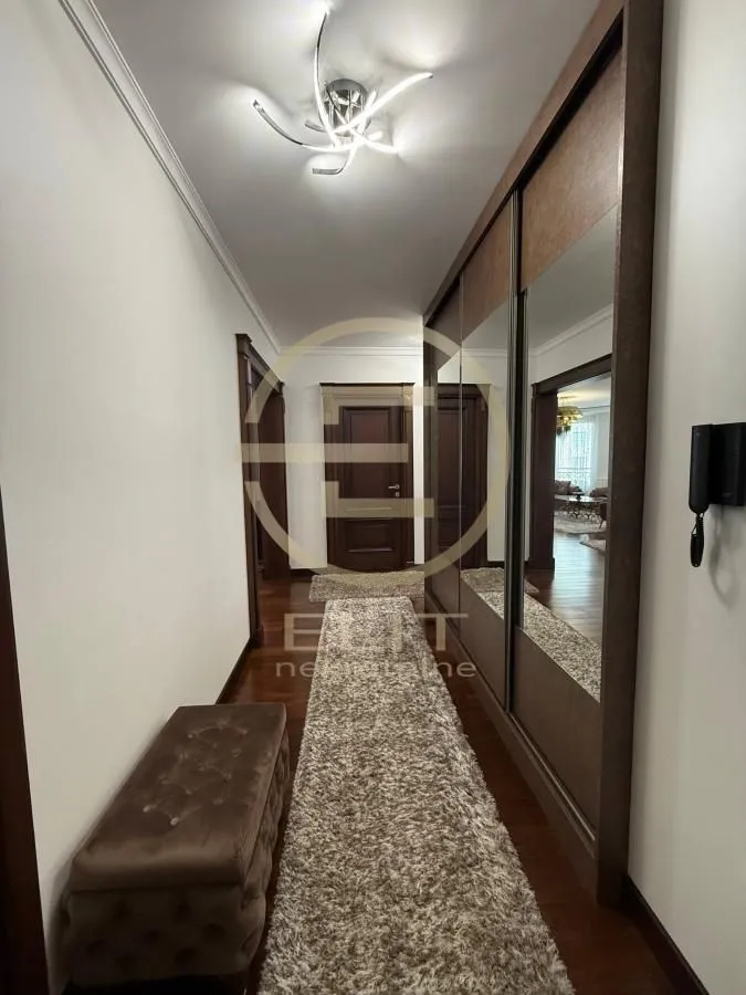 Izdavanje, stan, 116m², Socijalno, Novi Sad Sve Podlokacije