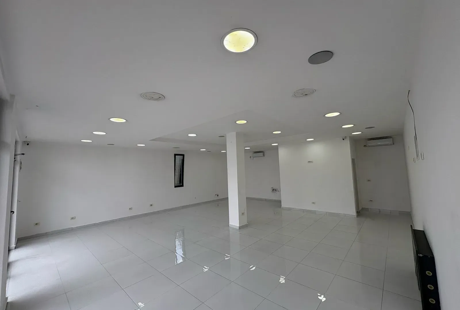 Izdavanje, poslovni prostor, 89m², Masline, Podgorica