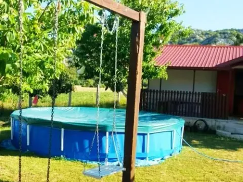 Zemljište in Grahovo