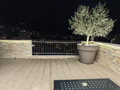 Rent, two bedroom apartment, 100m², Budva, Crna Gora - image 10