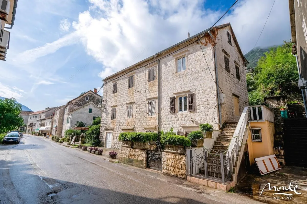 Prodaja, trosoban stan, 80m², Prčanj, Kotor