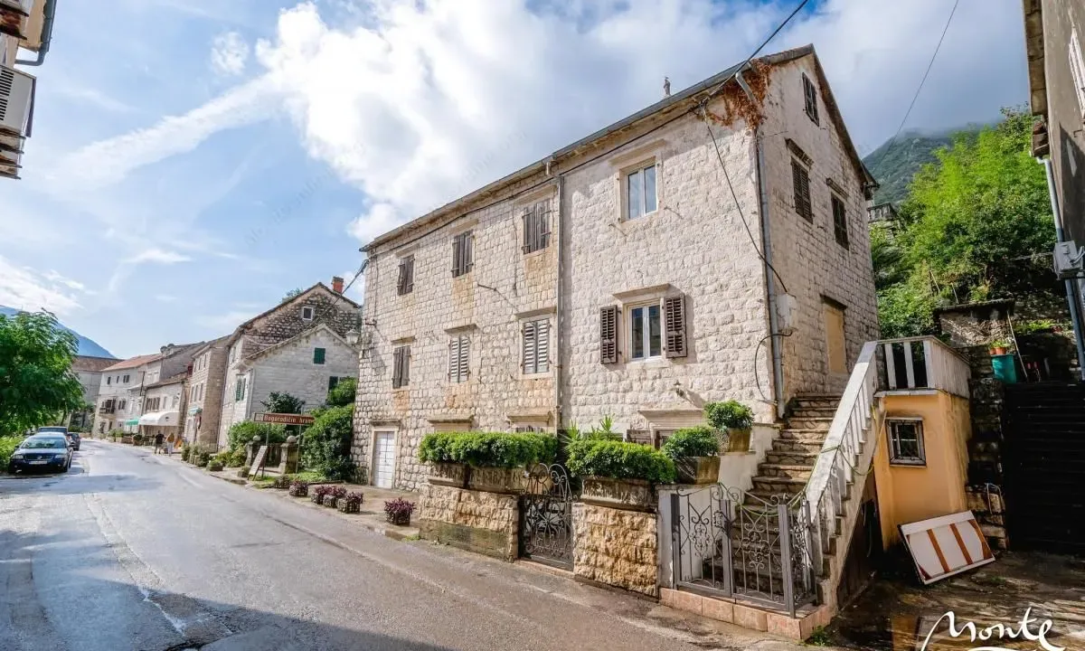 Sale, three bedroom apartment, 80m², Prčanj, Kotor