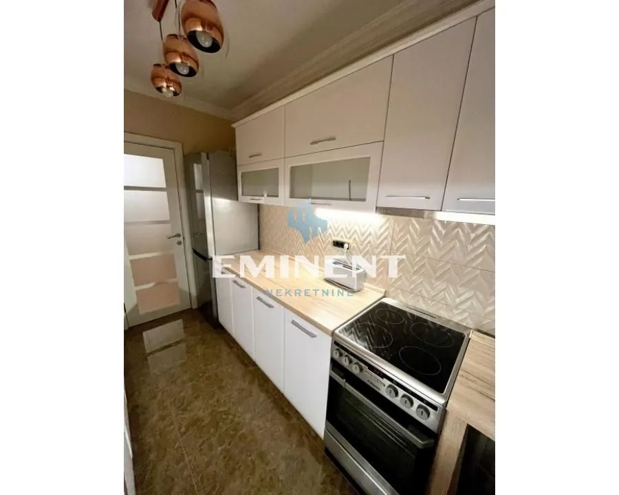 Izdavanje, dvosoban stan, 50m², Južni Bulevar, Vračar Sve Podlokacije
