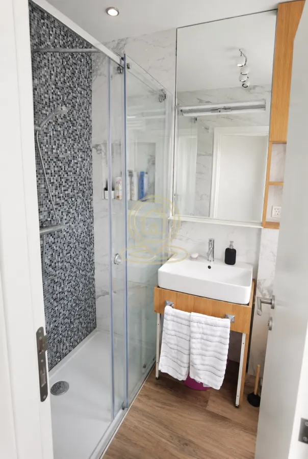 Izdavanje, trosoban stan, 56m², Stari Grad, Beograd
