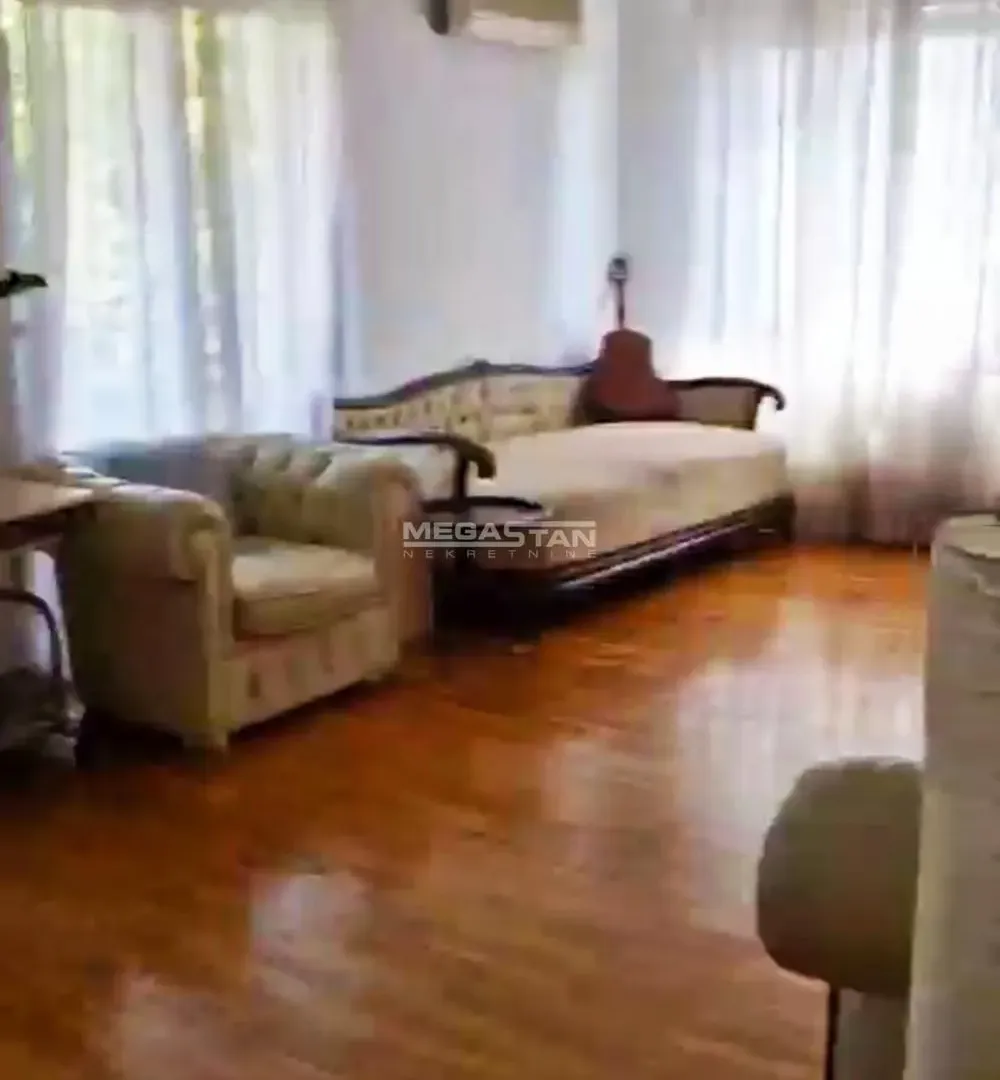 Izdavanje, trosoban stan, 83m², Južni Bulevar, Vračar Sve Podlokacije