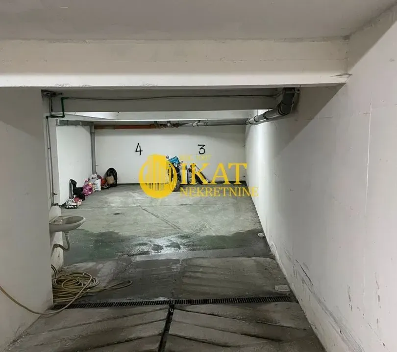 Izdavanje, parking/garaža, 12m², Crveni Krst, Beograd