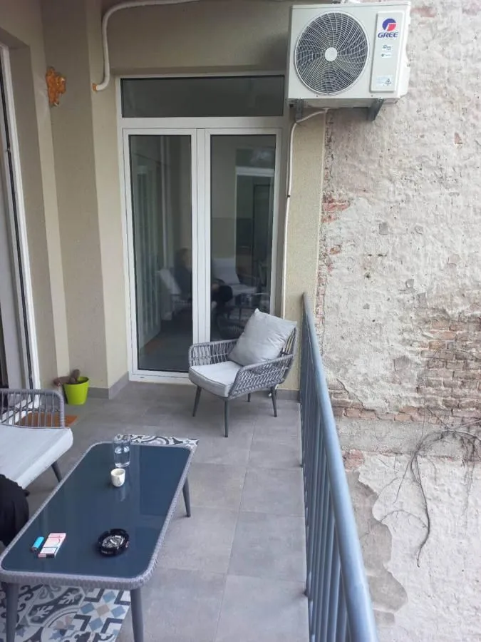 Izdavanje, četvorosoban stan, 112m², Kalenić Pijaca, Vračar Sve Podlokacije