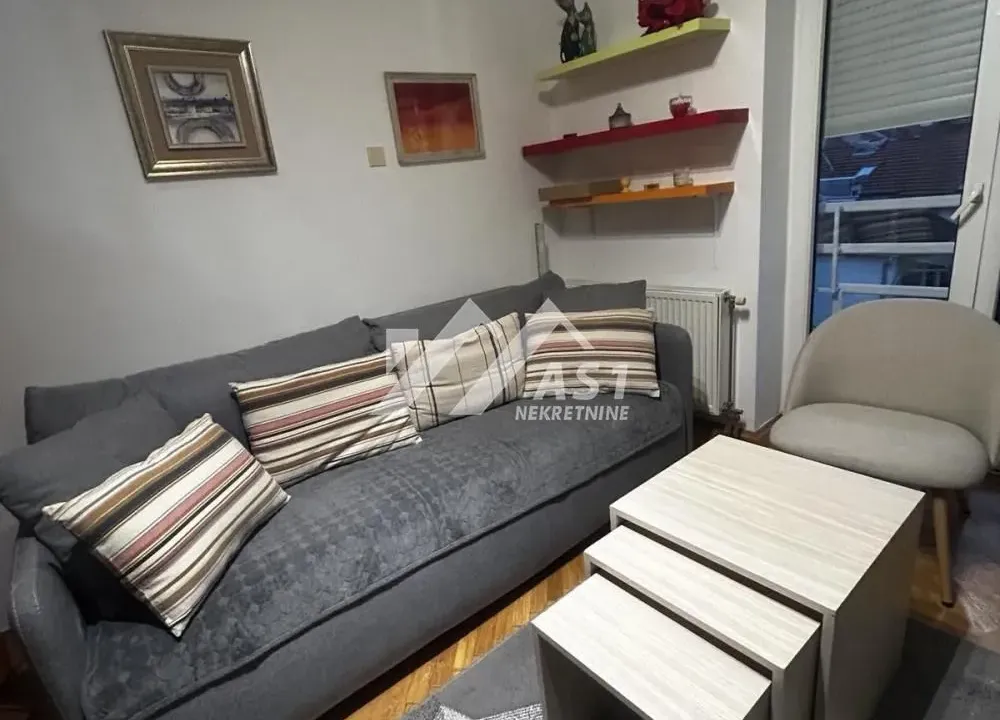Izdavanje, jednosoban stan, 38m², Centar, Novi Sad