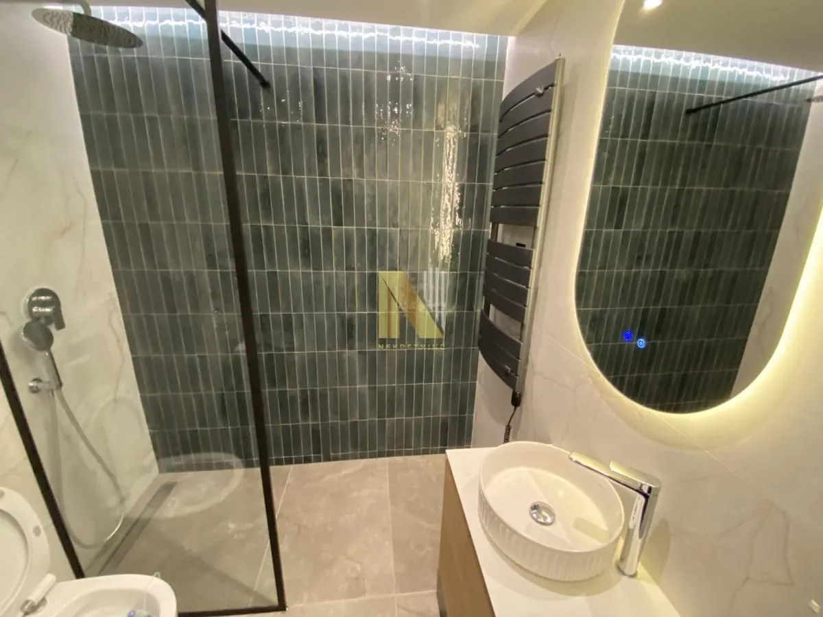 Prodaja, četvorosoban stan, 119m², Centar, Novi Sad