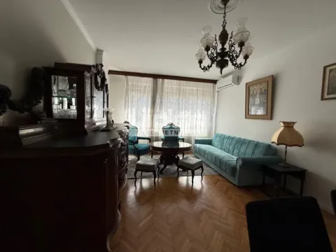 Izdavanje, trosoban stan, 80m², Kalenić Pijaca, Vračar Sve Podlokacije - image 4