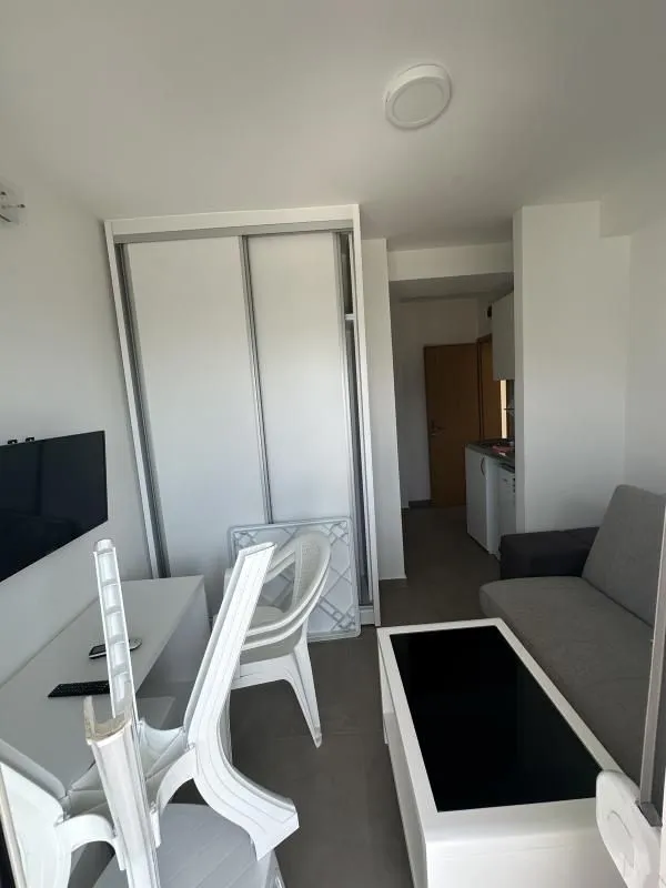 Prodaja, trosoban stan, 72m², Sutomore, Bar