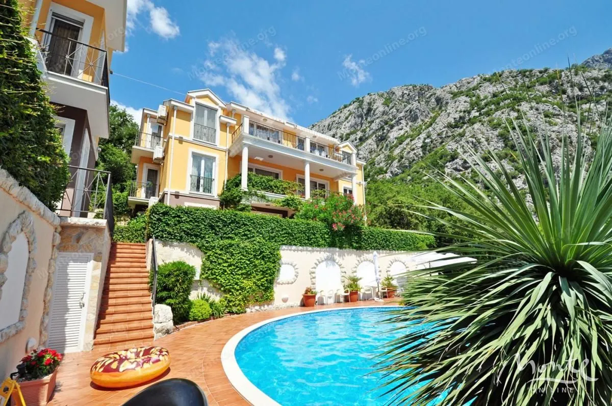 Prodaja, jednosoban stan, 63m², Orahovac, Kotor