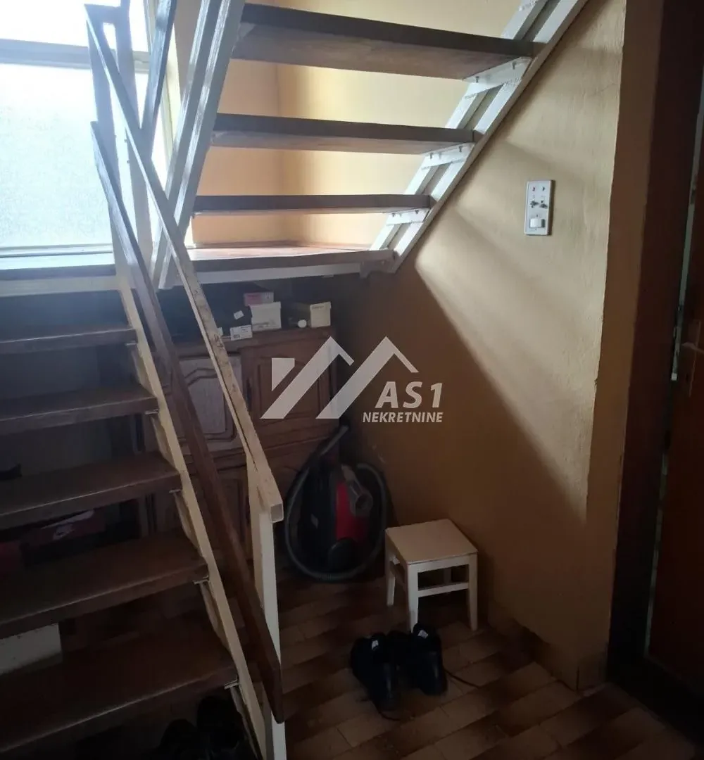 Prodaja, kuća, 266m², Futog, Novi Sad Sve Podlokacije
