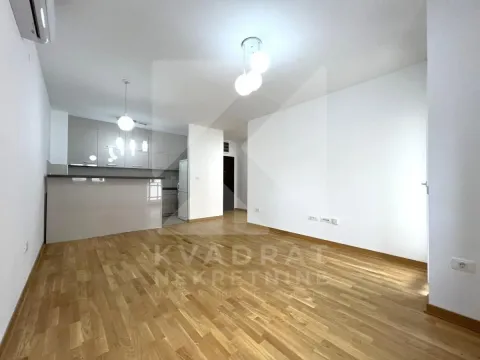 Izdavanje, poslovni prostor, 64m², City Kej, Podgorica - image 3