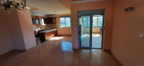 Spacious living room with wooden flooring and a view of the kitchen and terrace. - image 4