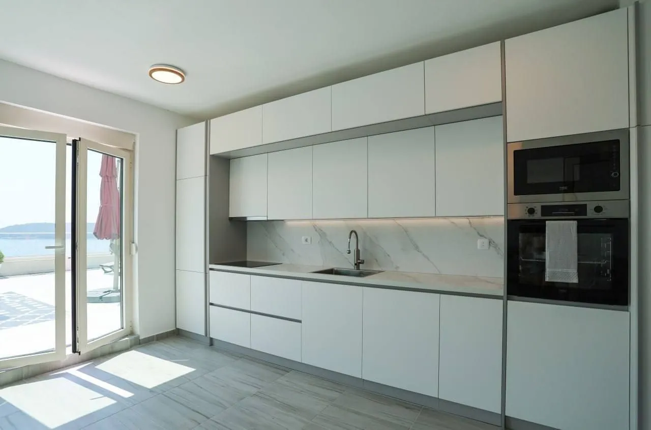 Rent, two bedroom apartment, 75m², Bečići, Budva