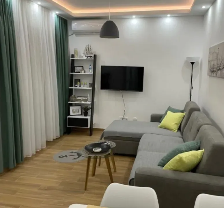 Izdavanje, jednosoban stan, 45m², Centar, Budva