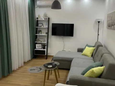 Izdavanje, jednosoban stan, 45m², Centar, Budva