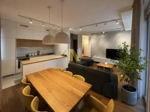 Izdavanje, četvorosoban stan, 102m², Centar, Novi Sad - image 2