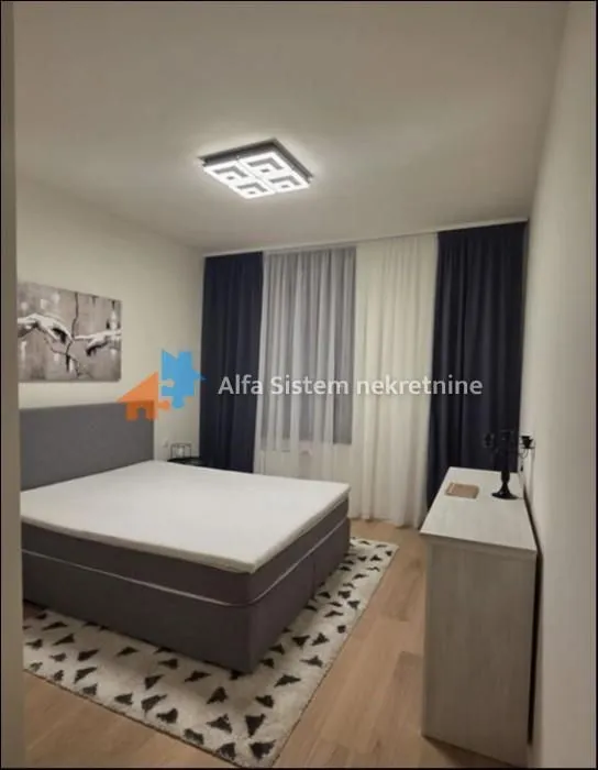 Izdavanje, trosoban stan, 74m², Savski Venac, Beograd
