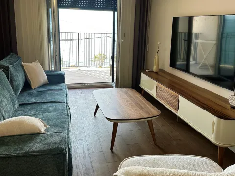 Rent, one bedroom apartment, 50m², Tivat, Crna Gora - image 3