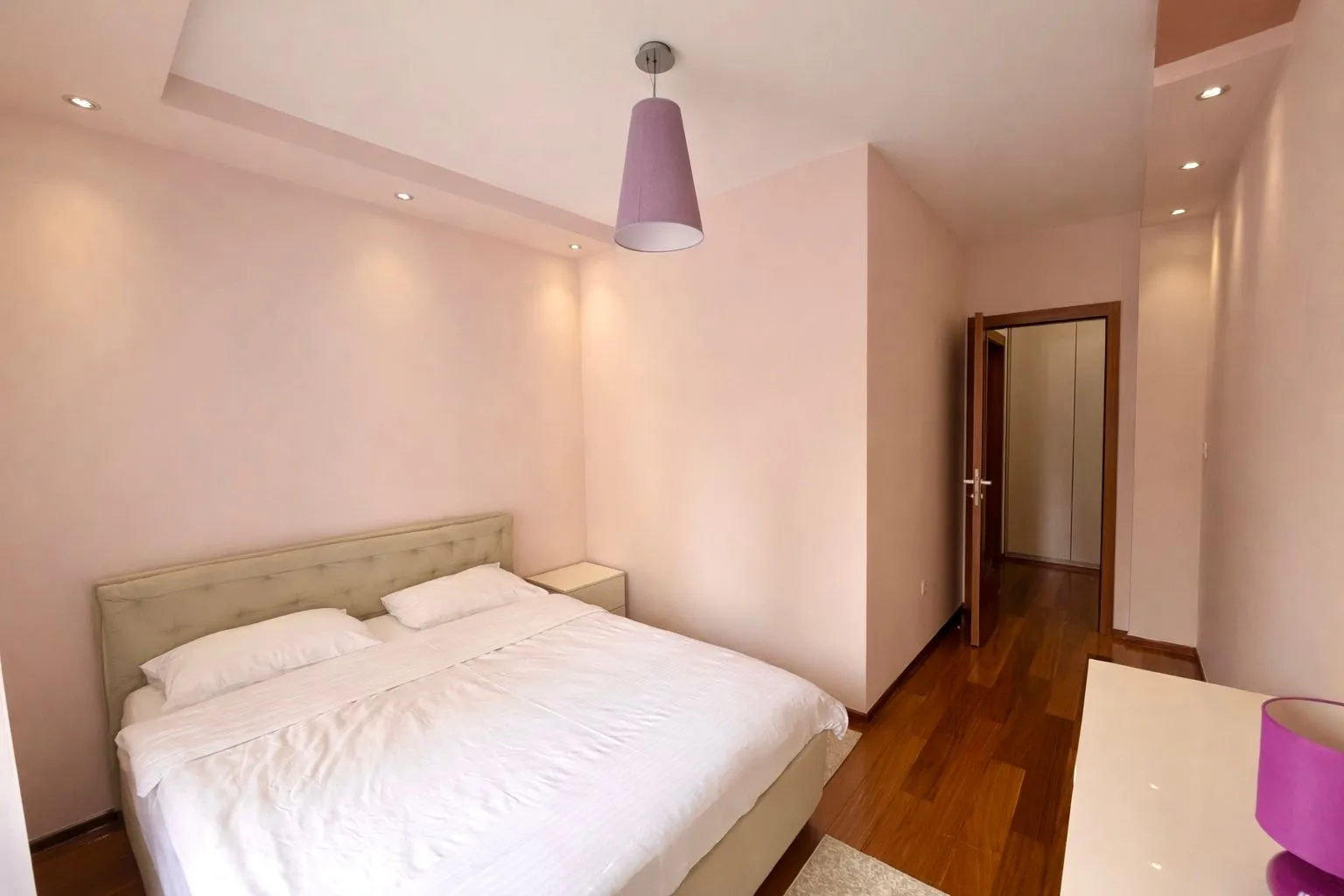 Izdavanje, dvosoban stan, 75m², Centar, Podgorica