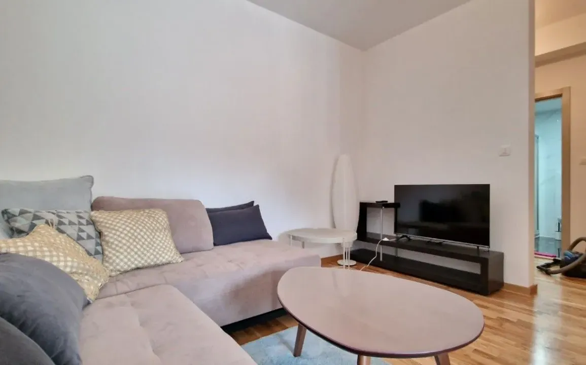 Rent, one bedroom apartment, 35m², Bečići, Budva