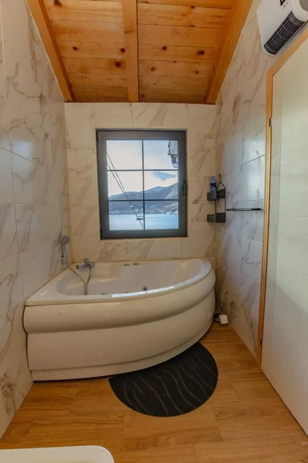 Prodaja, kuća, 70m², Lepetani, Tivat