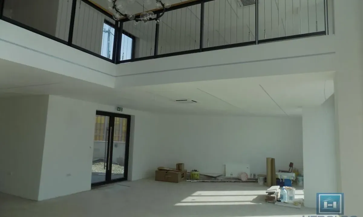 Izdavanje, poslovni prostor, 256m², Paraćin, Srbija