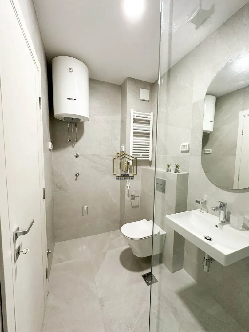 Izdavanje, jednosoban stan, 41m², Central Point, Podgorica