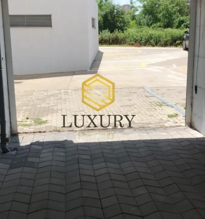 Izdavanje, poslovni prostor, 120m², Centar, Podgorica