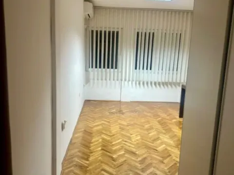 Izdavanje, jednosoban stan, 40m², Centar, Podgorica - image 6