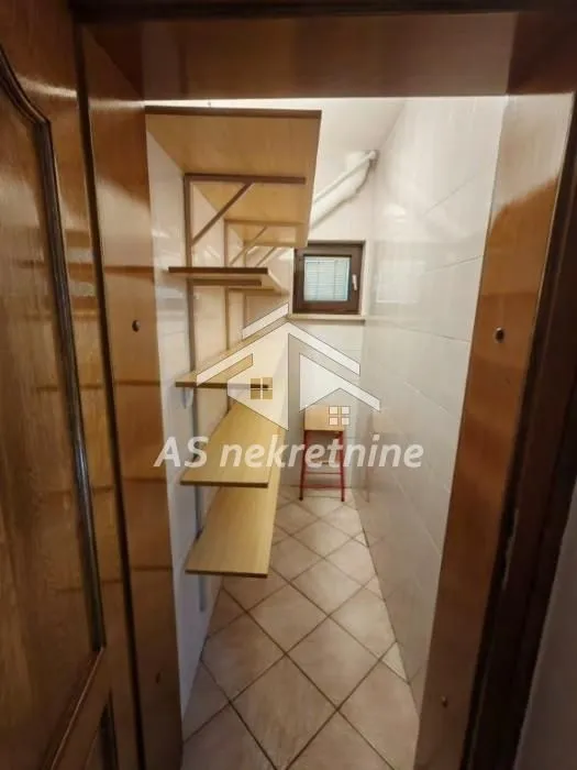 Izdavanje, kuća, 360m², Voždovac Sve Podlokacije, Beograd