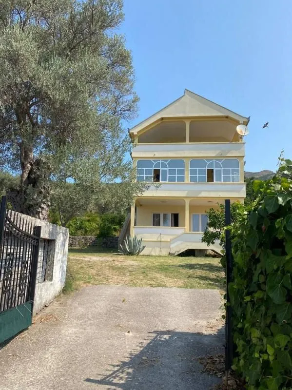 Sale, house, 216m², Bar, Crna Gora