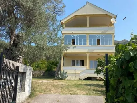 Sale, house, 216m², Bar, Crna Gora - image 1