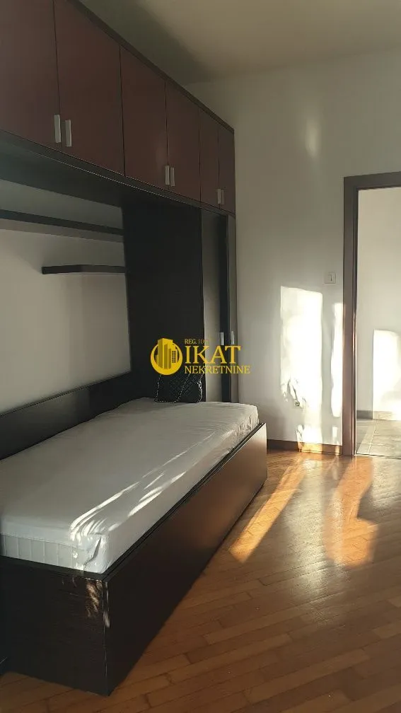 Izdavanje, trosoban stan, 104m², Vračar Hram, Vračar Sve Podlokacije