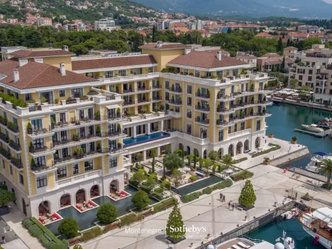 Sale, four bedroom apartment, 620m², Porto Montenegro, Tivat - image 1