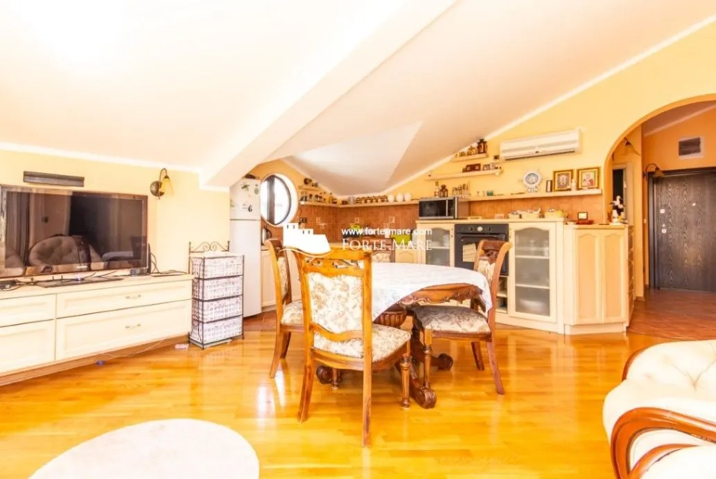 Prodaja, dvosoban stan, 88m², Đenovići, Herceg Novi