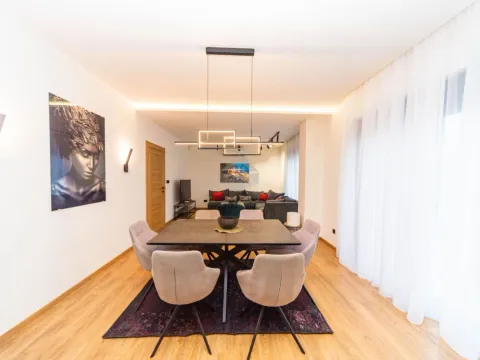 Izdavanje, kuća, 190m², Tološi, Podgorica - image 13