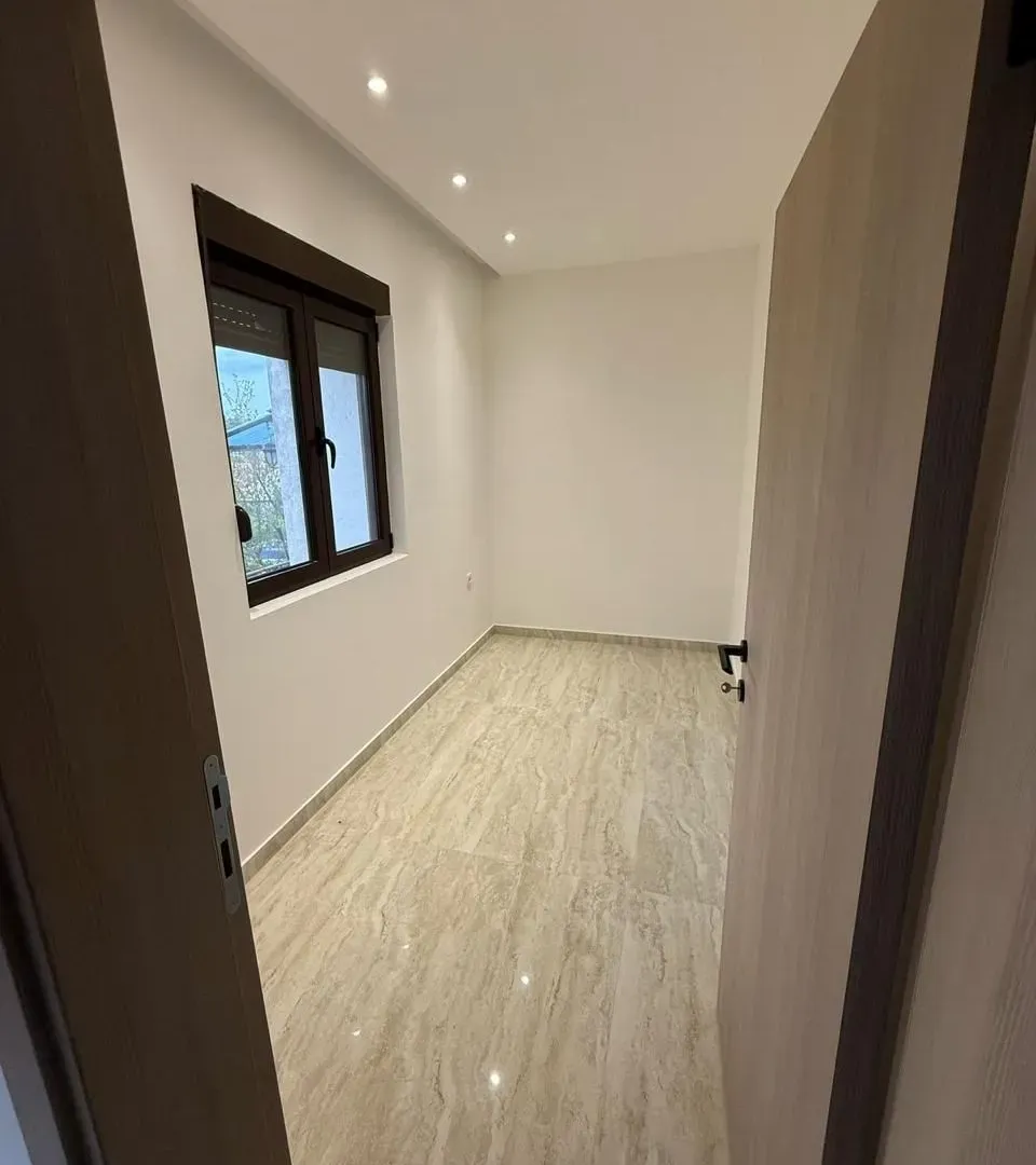 Prodaja, trosoban stan, 78m², Centar, Tivat