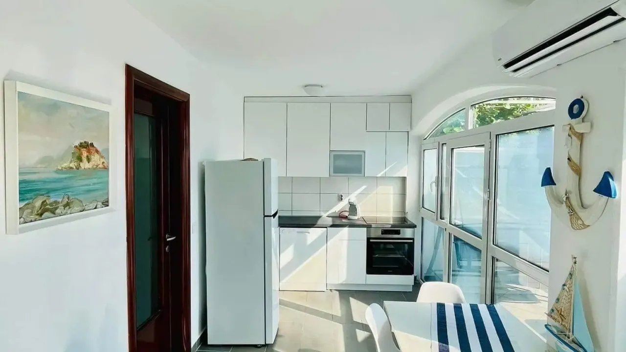 Rent, three bedroom apartment, 80m², Sveti Stefan, Budva