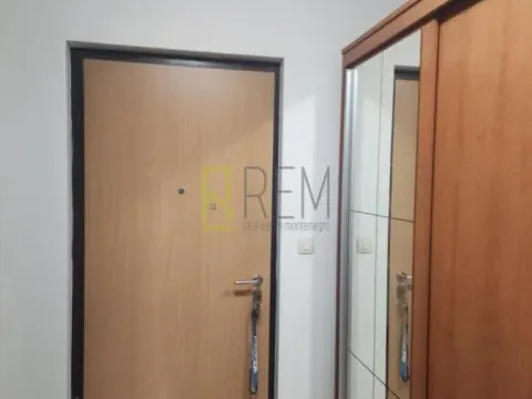 Izdavanje, dvosoban stan, 68m², Stari Aerodrom, Podgorica - image 10