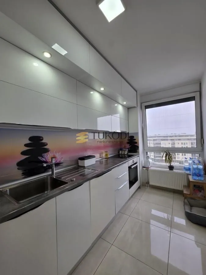 Prodaja, četvorosoban stan, 110m², Bulevar Oslobodjenja, Novi Sad Sve Podlokacije