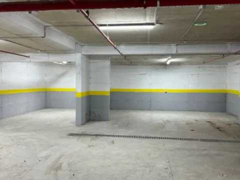 Izdavanje, poslovni prostor, 220m², Stari Aerodrom, Podgorica