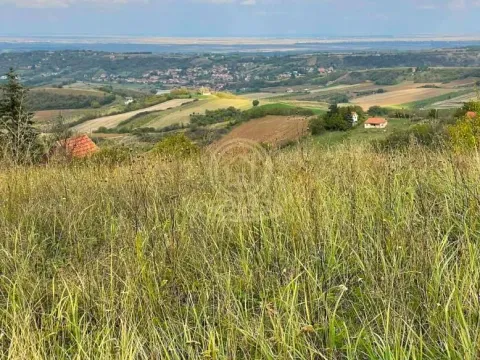 Zemljište in Sremska Kamenica