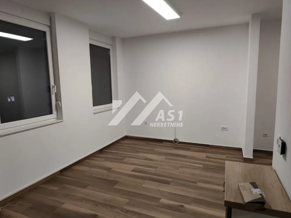 Izdavanje, četvorosoban stan, 100m², Centar, Novi Sad