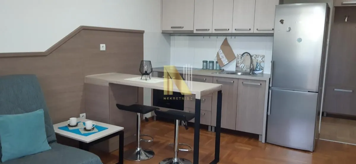 Izdavanje, garsonjera, 27m², Salajka, Novi Sad Sve Podlokacije