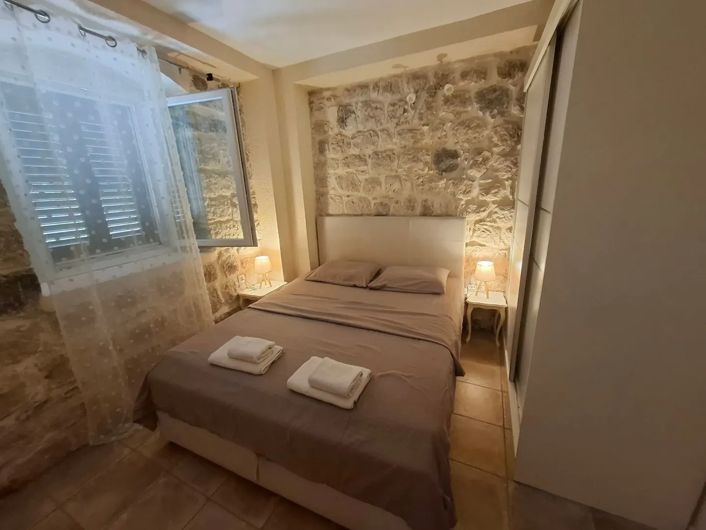 Rent, one bedroom apartment, 50m², Škaljari, Kotor