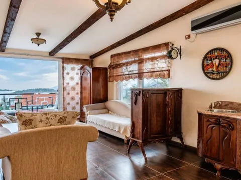 Izdavanje, kuća, 200m², Bečići, Budva - image 9